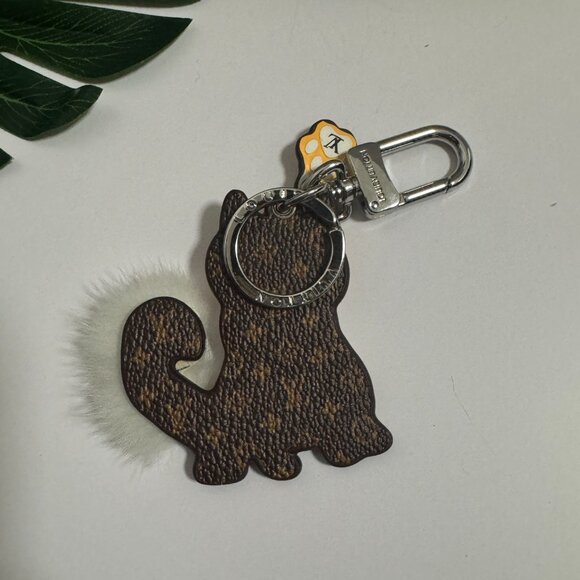 Louis Vuitton Key chain💕💕 - Picture 3 of 6